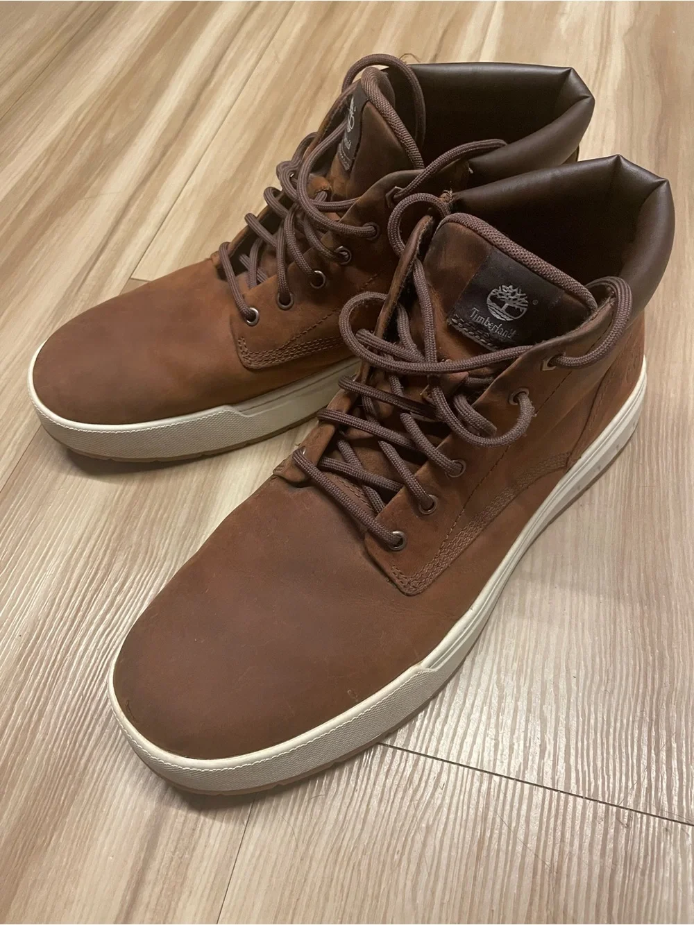 Timberland Men's Size 12 Brown Leather Chukka Boots with White Sole. Ankle boots